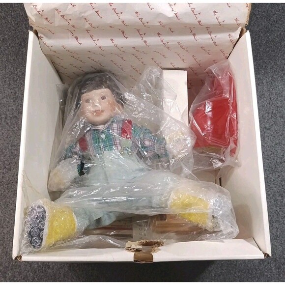 The Danbury Mint "David" Fire Chief Porcelain Doll By Elke Hutchens Vintage VTG - Picture 13 of 16